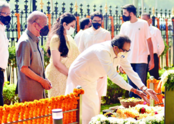 शिवसेनाप्रमुखांना मानवंदना; सोशल मीडियावरही आदरांजली, ठिकठिकाणी सामाजिक उपक्रम