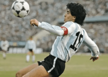 फुटबॉल लिजेंड मॅराडोना यांची एक्झिट