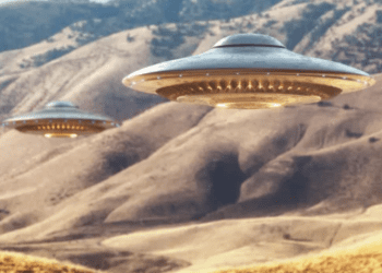 वाळवंटात वैमानिकाला दिसली विचित्र वस्तू; ‘एलियन’बाबतच्या चर्चांना उधाण