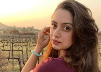 ﻿श्रुती मराठेचे गोड लिप सिंक