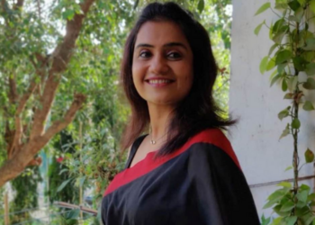 ‘अतरंगी रे’च्या सेटवर साराचे सेलिब्रेशन