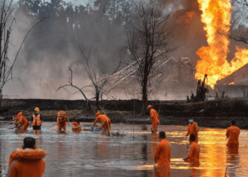 जूनमध्ये आसामच्या नैसर्गिक वायू प्रकल्पाला लागलेली आग अजूनही धगधगते आहे!