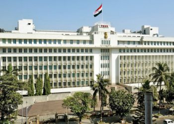 मंत्रालयात निनावी पत्रांचा पाऊस; हजारो कर्मचारी, अधिकाऱ्यांची बदली-बढती रखडली