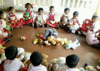 गरीब मुलांच्या चेहऱ्यावर फुलणार हसू! दिल्लीत सुरू झाली टॉय बँक