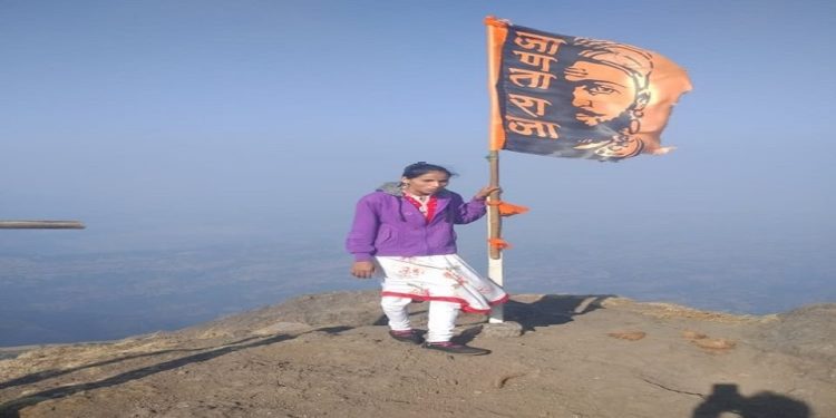 दोन्ही डोळ्यांनी नेत्रहीन लताने केले कळसूबाई शिखर सर