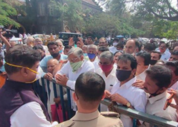 बेळगाव मनपासमोरील बेकायदा लाल-पिवळा ध्वज हटवा, शिवसेनेचा कर्नाटक सरकारला अल्टीमेटम