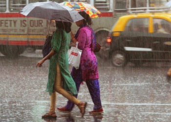 मुंबई आणि परिसरात तुरळक पावसाच्या सरी