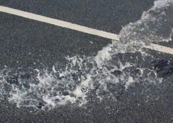 शेतीसाठी सोडलेले पाणी शिरूरच्या बाजारपेठेत घुसले