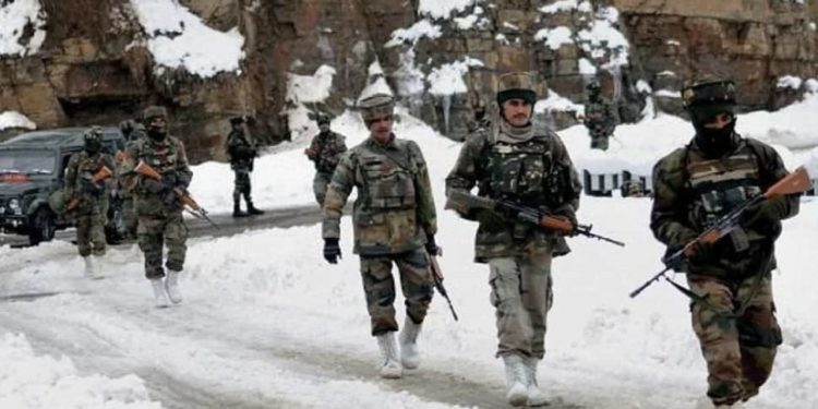 चिन्यांचा सामना करण्यासाठी हिंदुस्थानी लष्कराची 18 हजार कोटींची शस्त्रखरेदी, थंडीपासून रक्षणासाठी विशेष कपडे, तंबूही घेतले