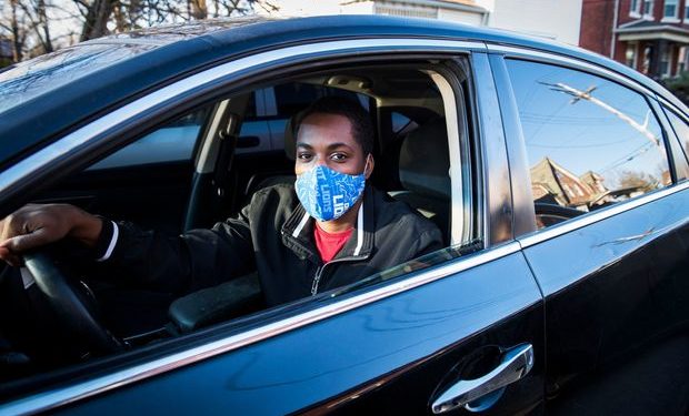 खासगी वाहनातील प्रवाशांची मास्क सक्तीतून सुटका, सार्वजनिक वाहनांना नियम बंधनकारक