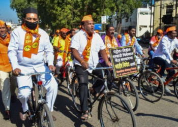 कोल्हापूर – इंधन दरवाढीविरोधात शिवसेनेचा सायकल मोर्चा