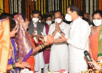 कोरोनाशी लढताना मास्क हीच ढाल, मुख्यमंत्री उद्धव ठाकरे यांचे प्रतिपादन