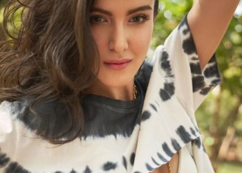 शनाया कपूरला लाँच करणार करण जोहर