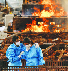 मोदी लाट ओसरत आहे