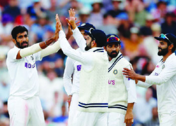 क्रिकेटच्या पंढरीत एकीचं बळ आणि अहंगंडाला धक्का