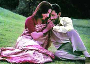 दृष्टीपलीकडचे दाखवून जाणारा `स्पर्श?’