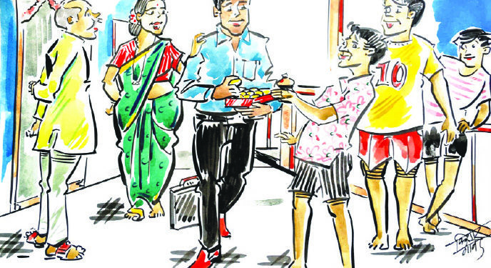 कुटुंब रंगलंय फेकंफेकीत