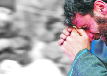 केशराच्या शेतात रक्ताचे पाट