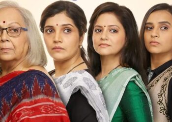 स्वत:ला नव्याने तपासून पाहणा-या चारचौघी