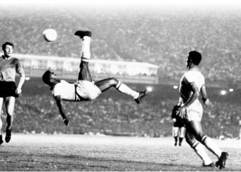 फुटबॉलजगतातला तेजोनिधी लोहगोल