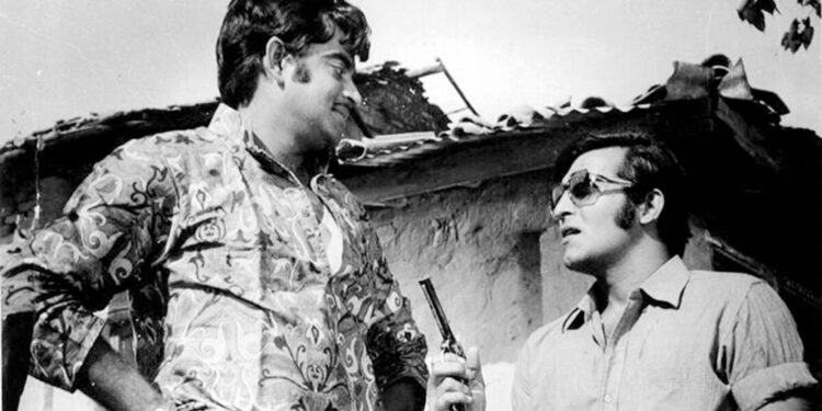 सार्वकालिक ‘मेरे अपने’…