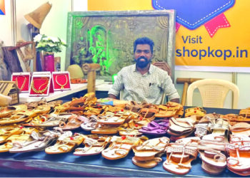 जगात भारी, चप्पल कोल्हापुरी!