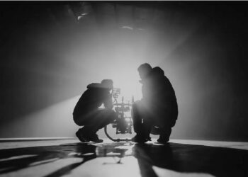 जावे ‘निर्मात्या’च्या वंशा…