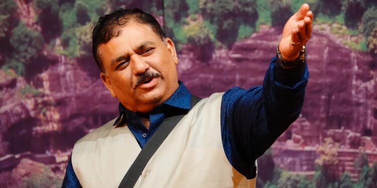 रंगतदार रांगडी ‘टुरटूर’!