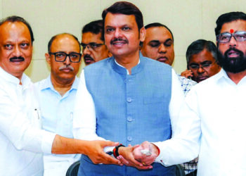 खोटा राजा, खोटे सरदार!