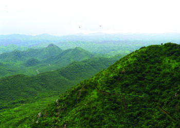 पर्वतमाला गिळण्यासाठी अदानीने आSS वासला…