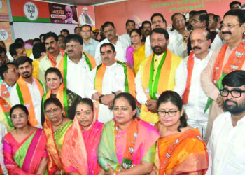 `निष्ठावंत पॅटर्न’ भाजपला जड जातोय!