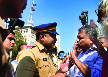 युतीचे राज्यकर्तेच घालतायत महाराष्ट्राच्या मुळावर घाव