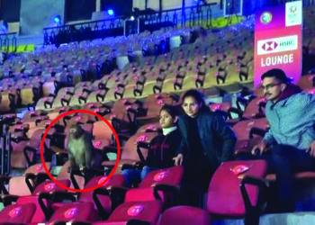 भय इथलं संपत नाही…