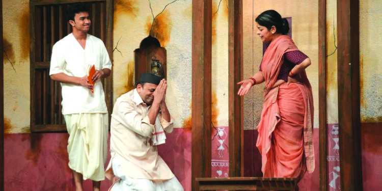 एका कर्मयोग्याची शोकांतिका! नाटक : हिमालयाची सावली