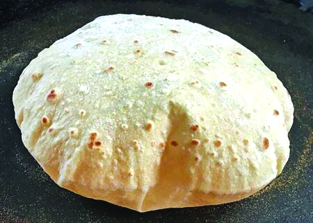 गंध समाधानाचा… गरमागरम पोळीचा…