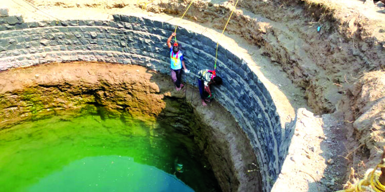 विहिरी बुजवू नका, सुरक्षित बनवा!