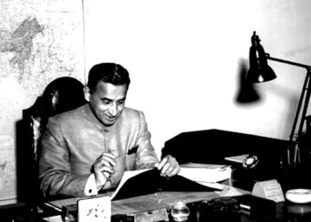 मराठीचे वर्चस्व राहो महाराष्ट्र देशी!