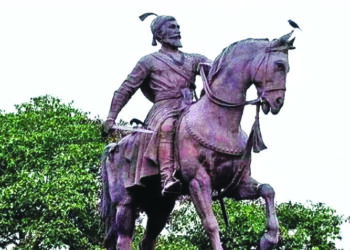 समाजात फूट पाडणारं पुतळ्यांचं राजकारण