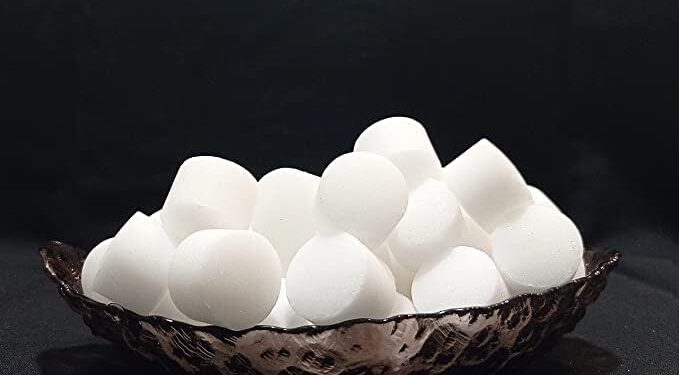 गंध शुचितेचा… डांबरगोळीचा…