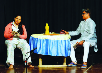 अस्वस्थ करणारा राजकीय पट