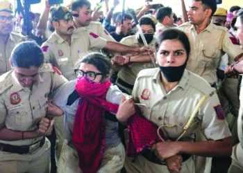 दिल्लीमध्ये ‘कायर’शाही!